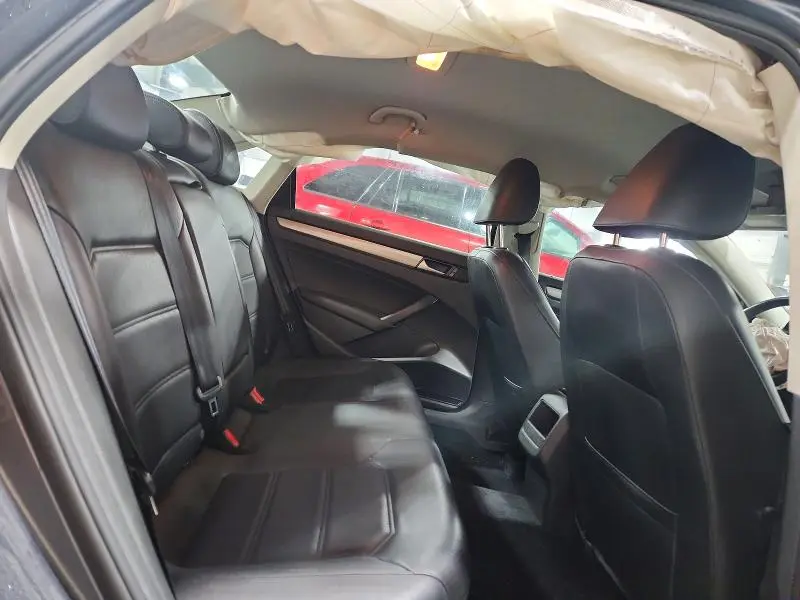 2015 VOLKSWAGEN PASSAT S  