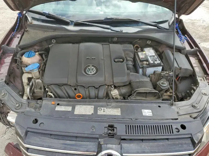 2013 VOLKSWAGEN PASSAT SE  