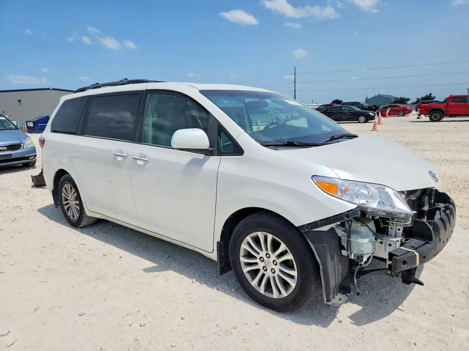 2015 TOYOTA SIENNA XLE 8-PASSENGER  