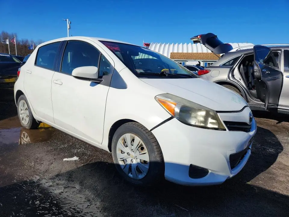 2012 TOYOTA YARIS 5-DOOR L  