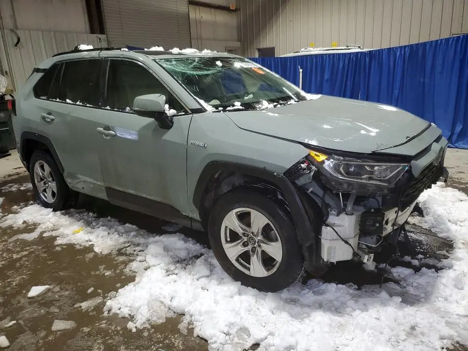 2020 TOYOTA RAV4 XLE  