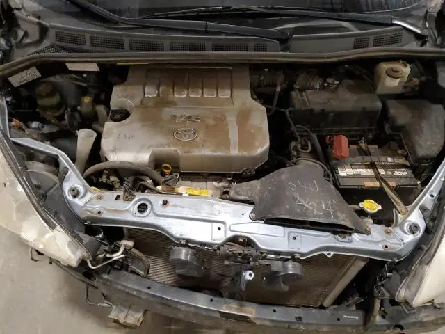 2010 TOYOTA SIENNA XLE  