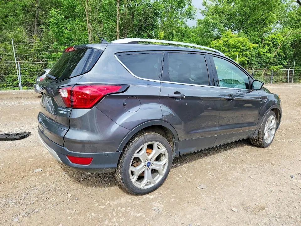2019 FORD ESCAPE TITANIUM  