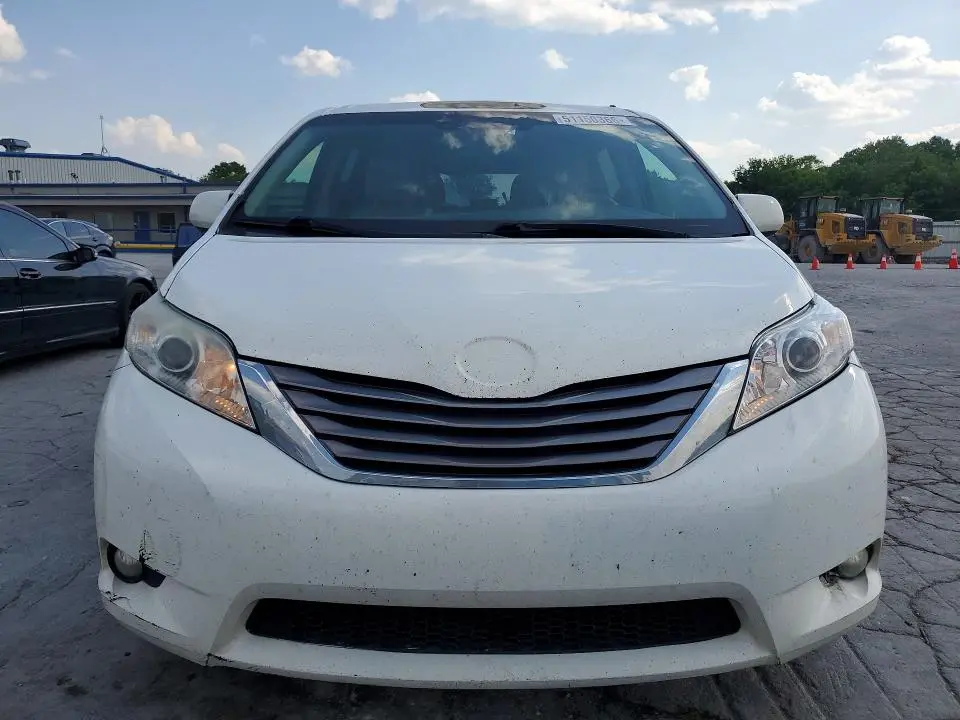 2015 TOYOTA SIENNA XLE 8-PASSENGER  