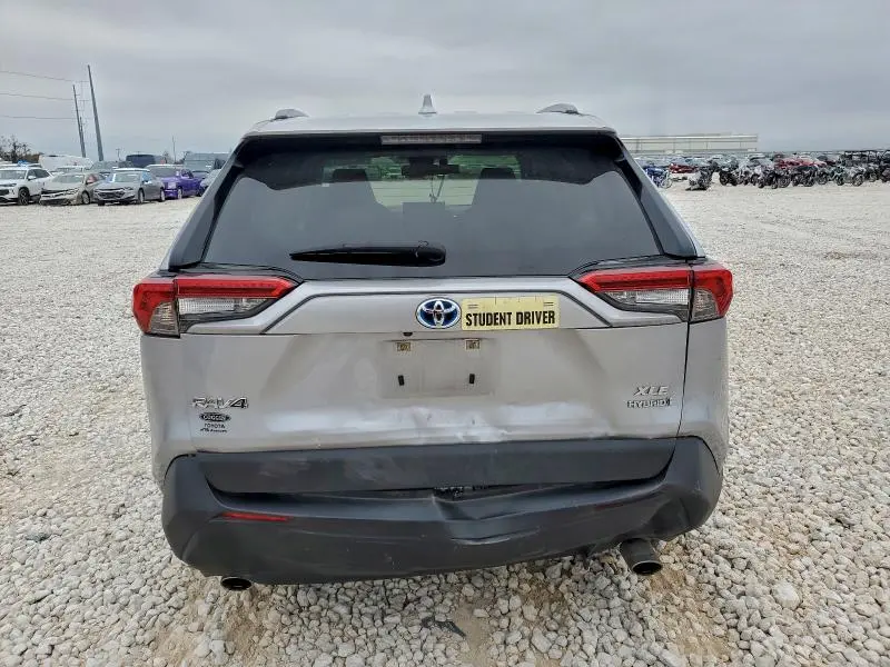 2021 TOYOTA RAV4 XLE  