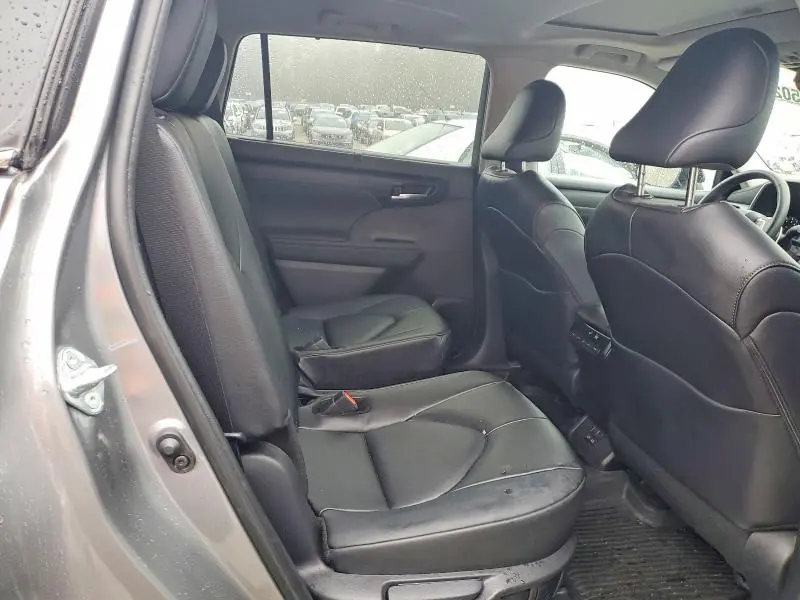 2025 TOYOTA HIGHLANDER XLE  
