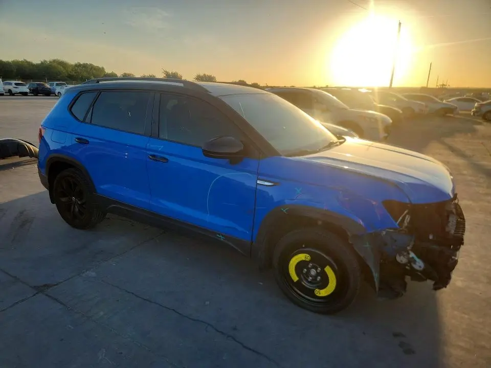 2024 VOLKSWAGEN TAOS SE  