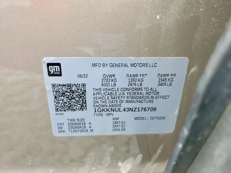 2022 GMC ACADIA SLT  