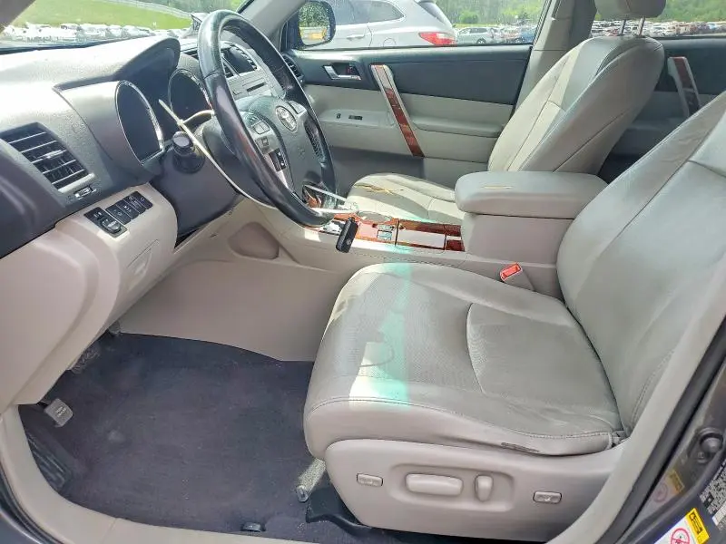 2011 TOYOTA HIGHLANDER LIMITED  