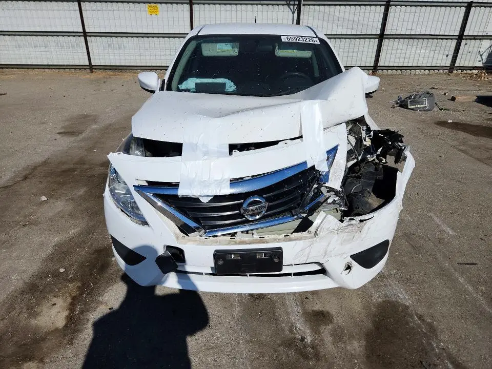 2019 NISSAN VERSA SV  