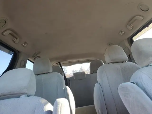 2011 TOYOTA SIENNA LE  