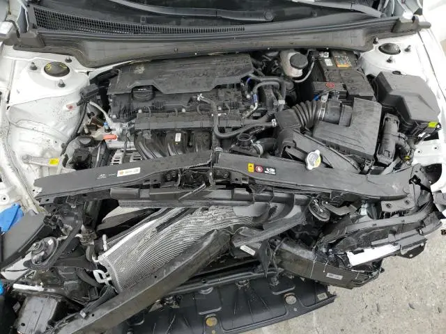 2024 HYUNDAI ELANTRA SE  