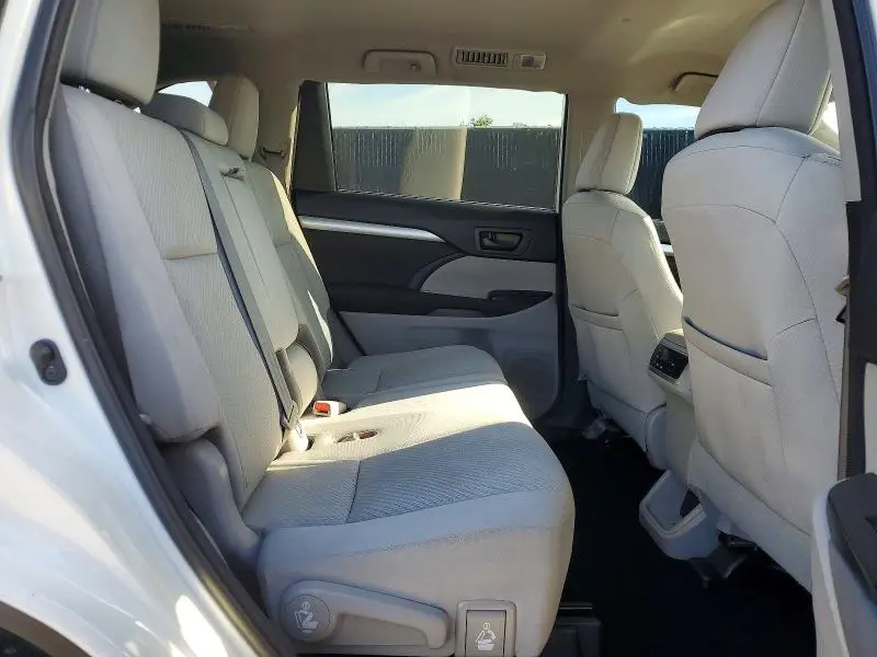 2016 TOYOTA HIGHLANDER LE  