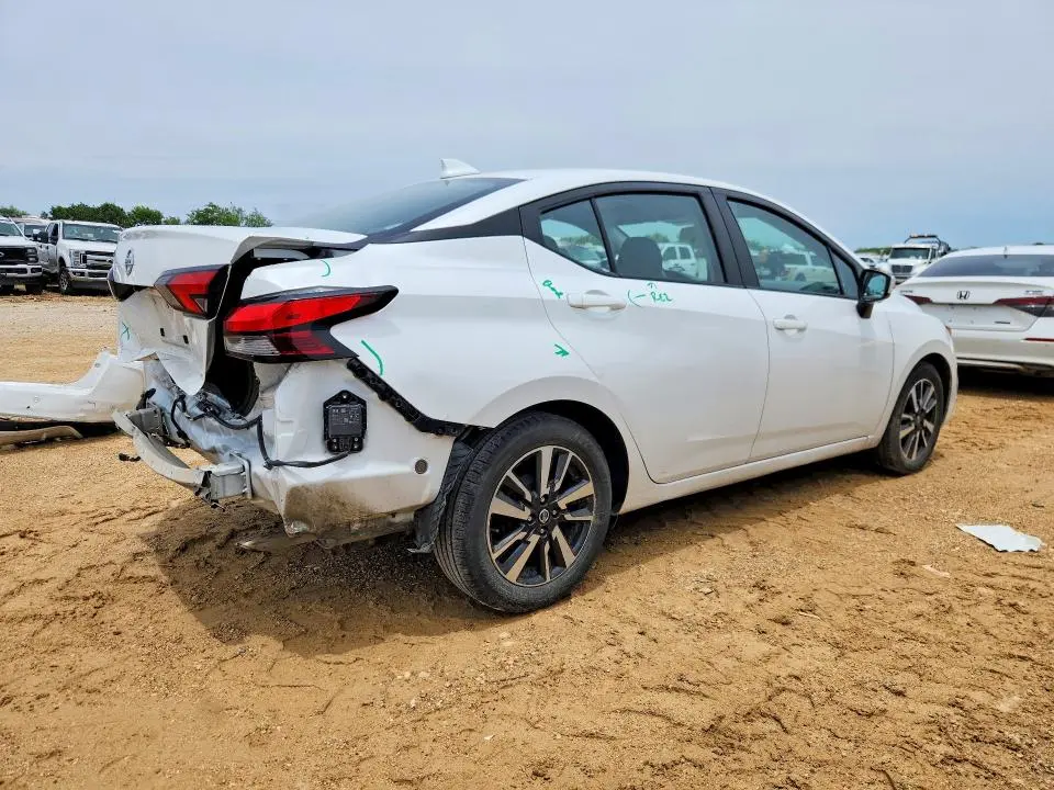 2022 NISSAN VERSA SV  