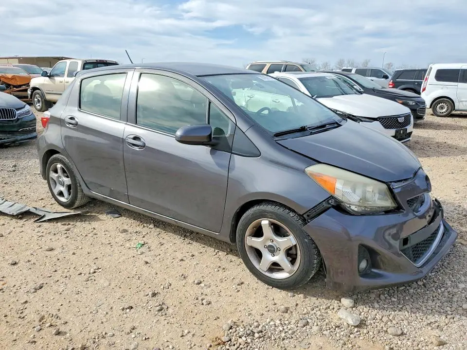 2014 TOYOTA YARIS 5-DOOR SE  