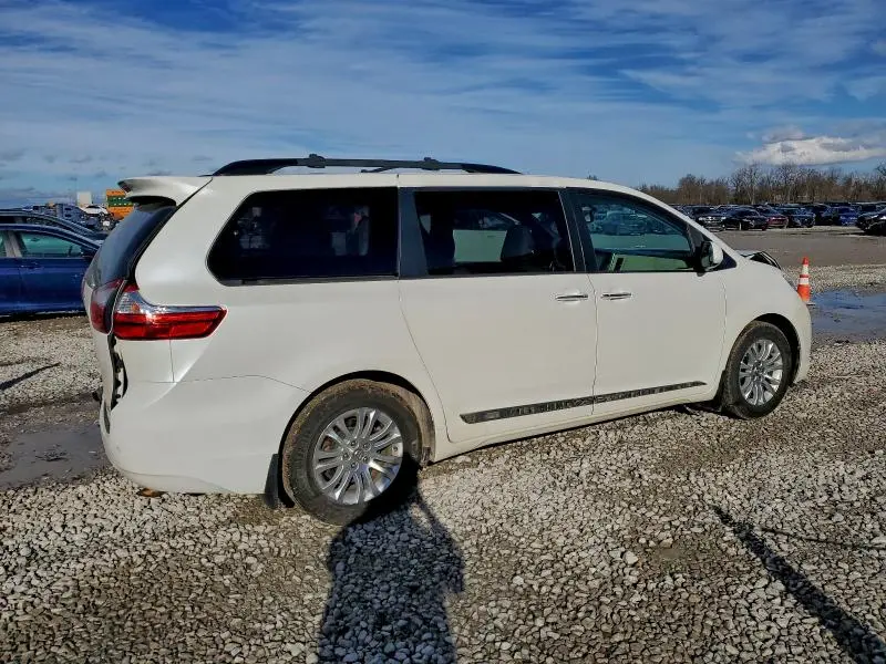 2016 TOYOTA SIENNA XLE  