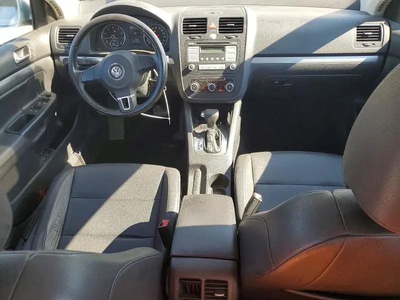 2010 VOLKSWAGEN JETTA SE  