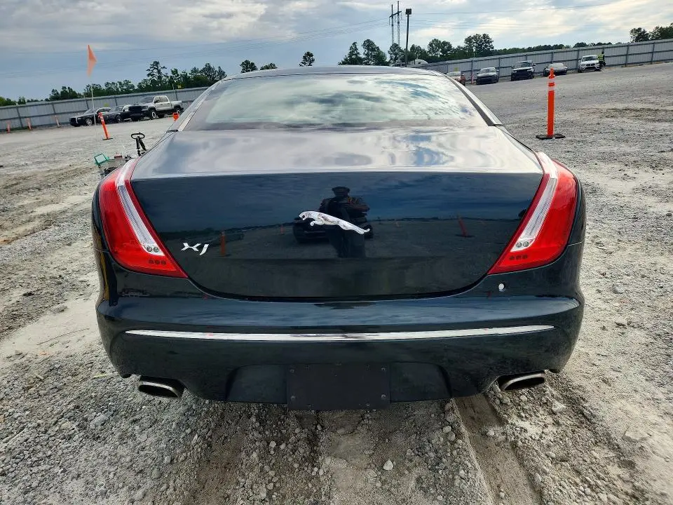 2011 JAGUAR XJ   