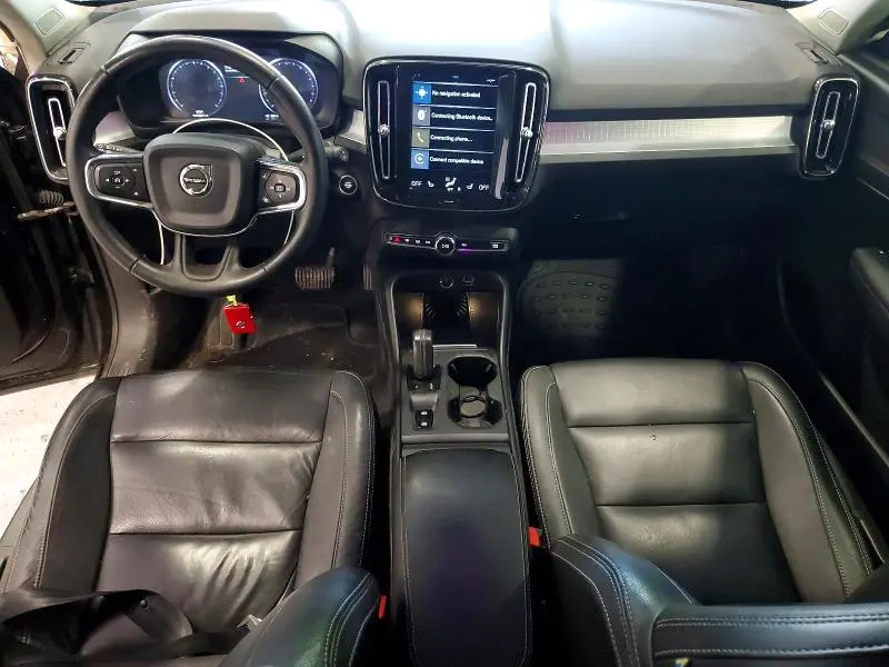 2019 VOLVO XC40 T5 MOMENTUM  