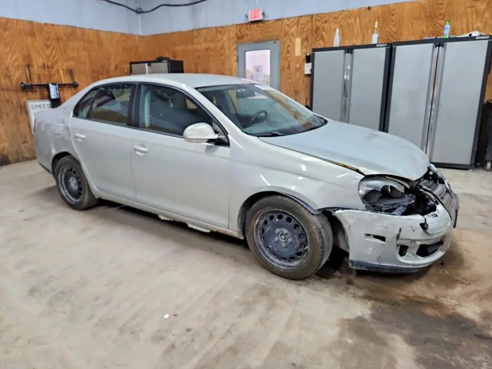 2010 VOLKSWAGEN JETTA S  
