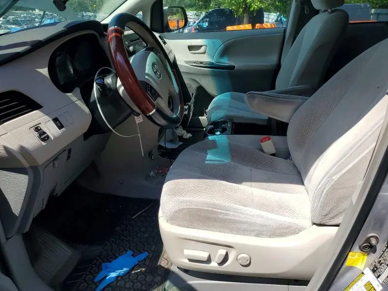 2012 TOYOTA SIENNA LE  