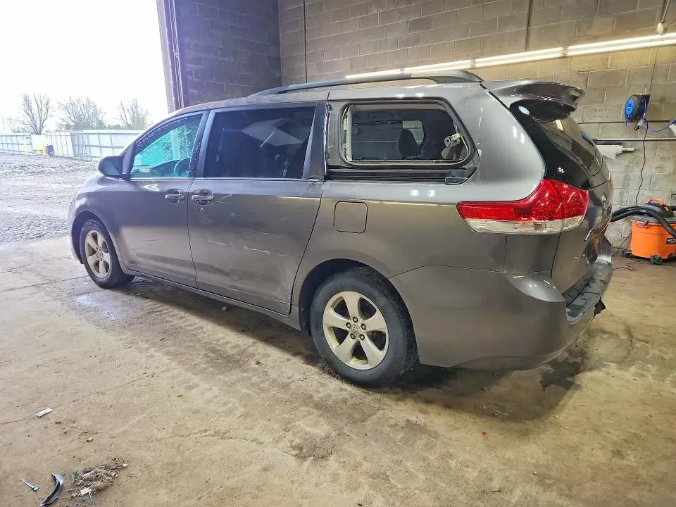 2012 TOYOTA SIENNA LE  