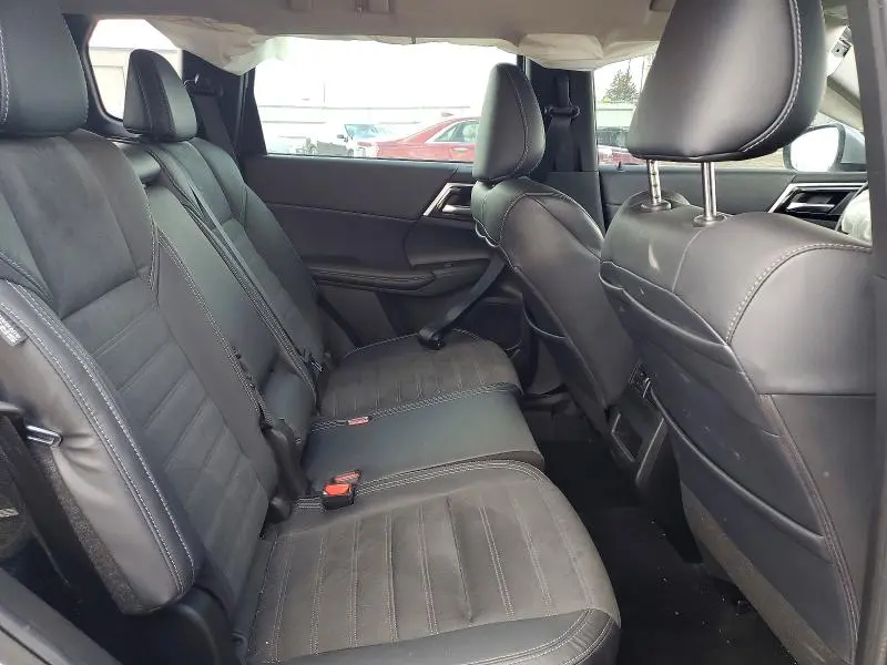 2022 MITSUBISHI OUTLANDER SE  
