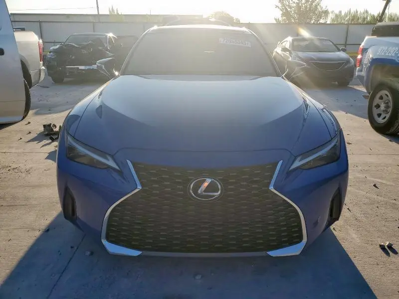 2021 LEXUS IS 300  