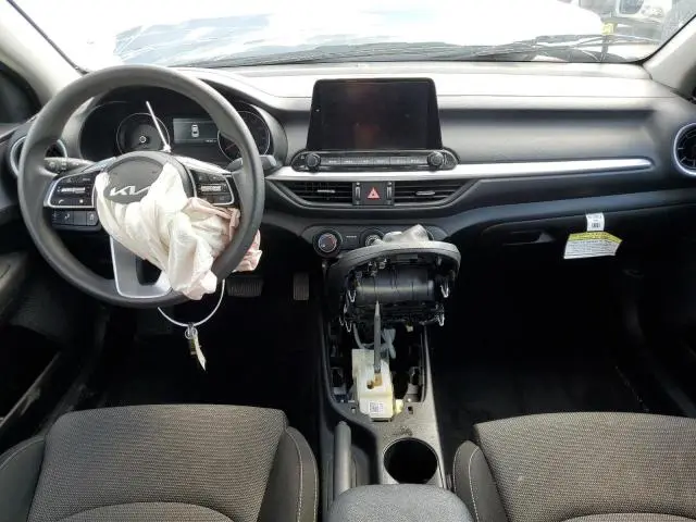 2023 KIA FORTE LX  