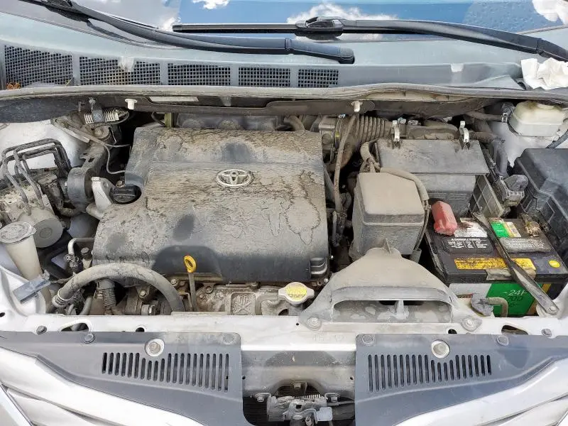2011 TOYOTA SIENNA XLE  