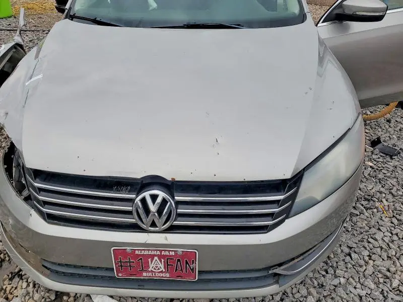 2013 VOLKSWAGEN PASSAT SE  