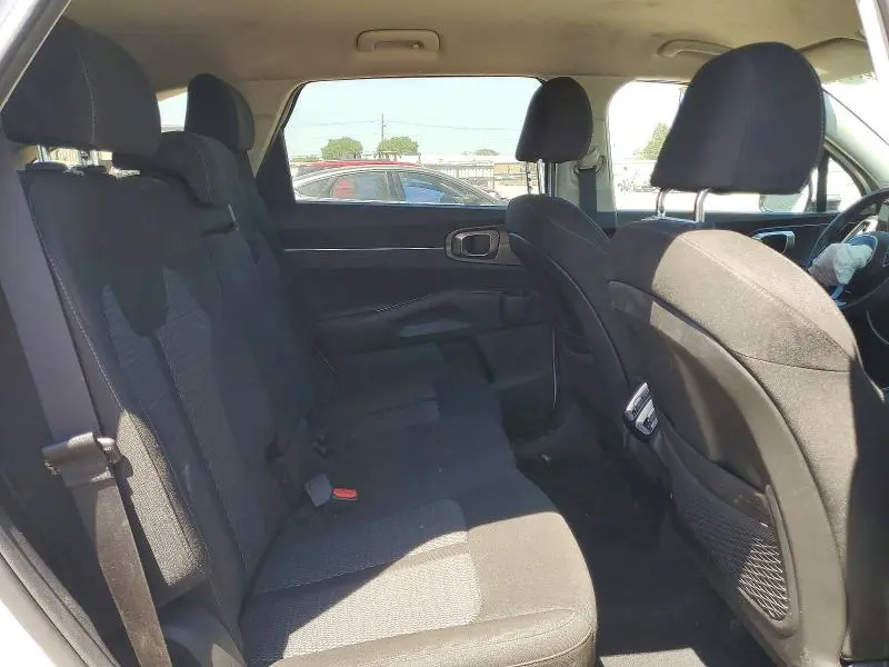 2023 KIA SORENTO LX  
