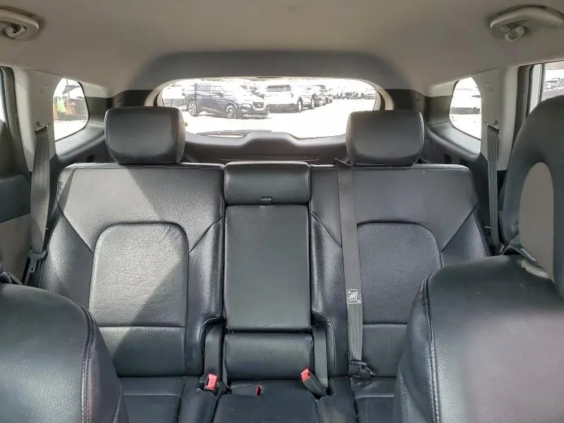 2018 HYUNDAI SANTA FE SE  