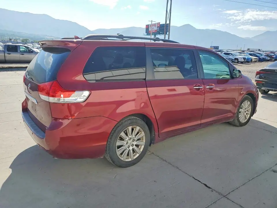 2011 TOYOTA SIENNA LIMITED 7-PASSENGER  