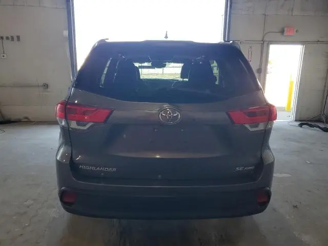 2018 TOYOTA HIGHLANDER SE  