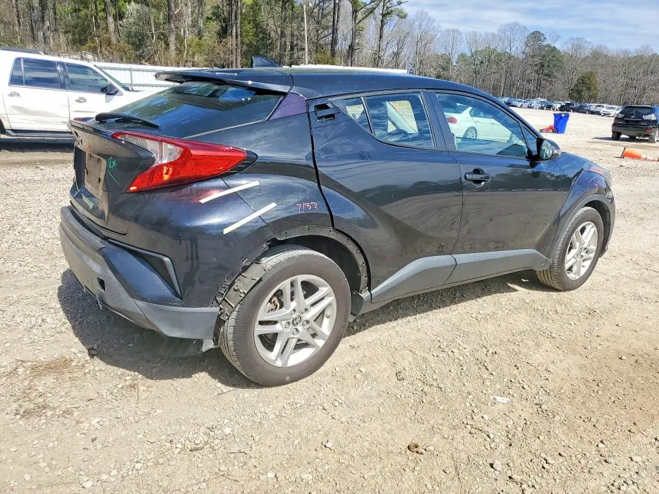 2021 TOYOTA C-HR LE  