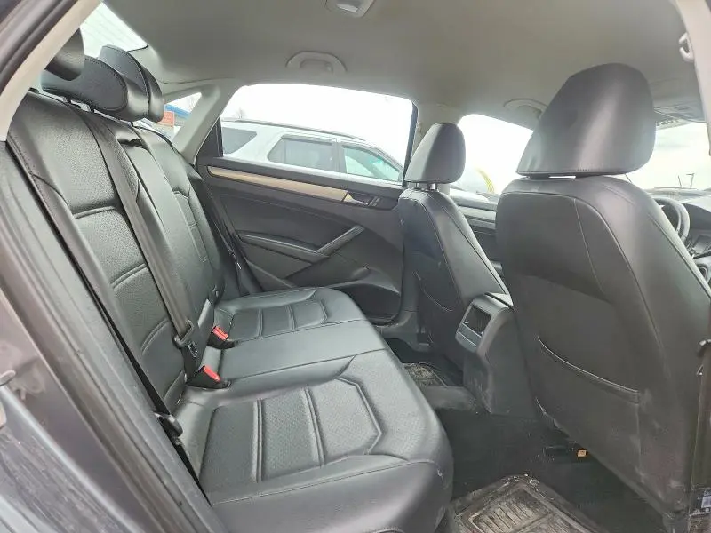 2015 VOLKSWAGEN PASSAT S  