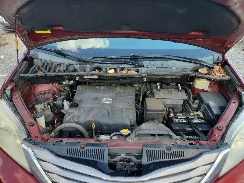 2015 TOYOTA SIENNA XLE 8-PASSENGER  