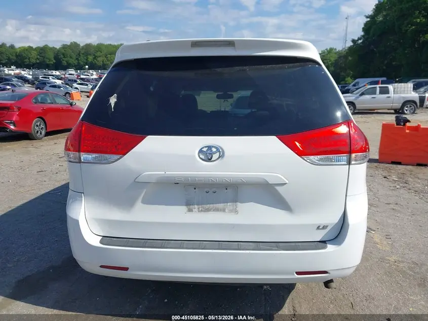 2011 TOYOTA SIENNA LE V6