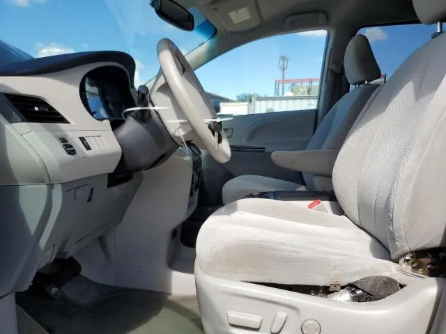 2014 TOYOTA SIENNA LE  