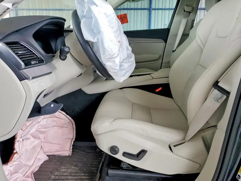 2024 VOLVO XC90 PLUS  