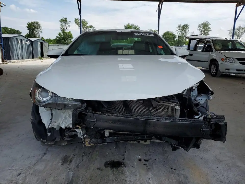 2016 TOYOTA CAMRY SE  
