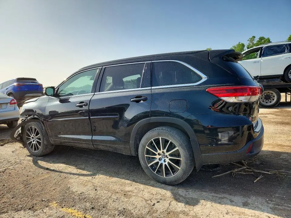 2018 TOYOTA HIGHLANDER SE  