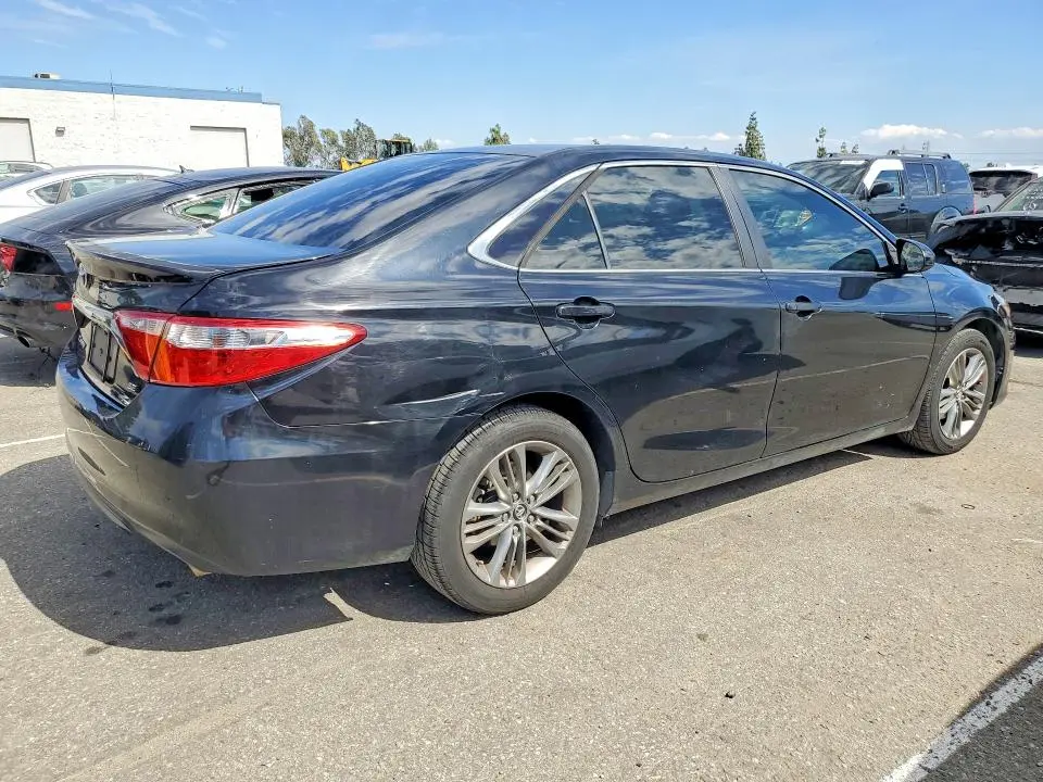 2016 TOYOTA CAMRY SE  