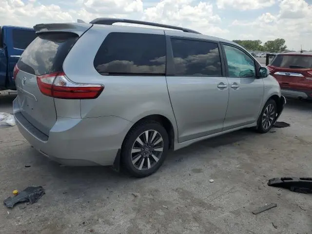 2019 TOYOTA SIENNA XLE  