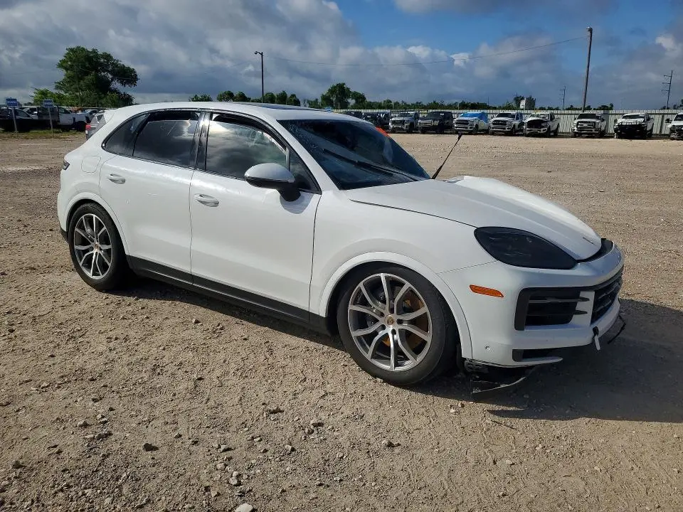 2024 PORSCHE CAYENNE   