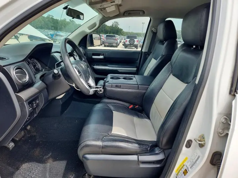 2017 TOYOTA TUNDRA SR5  