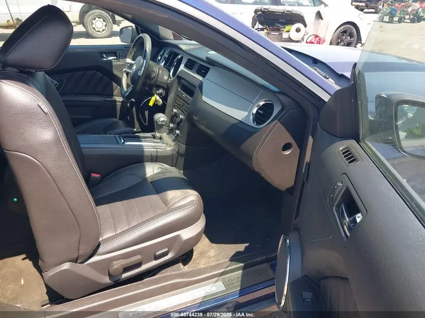 2011 FORD MUSTANG V6 PREMIUM
