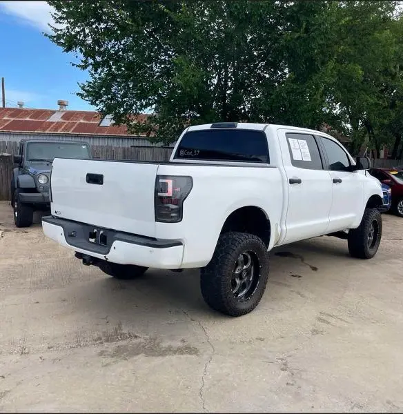 2010 TOYOTA TUNDRA CREWMAX SR5  