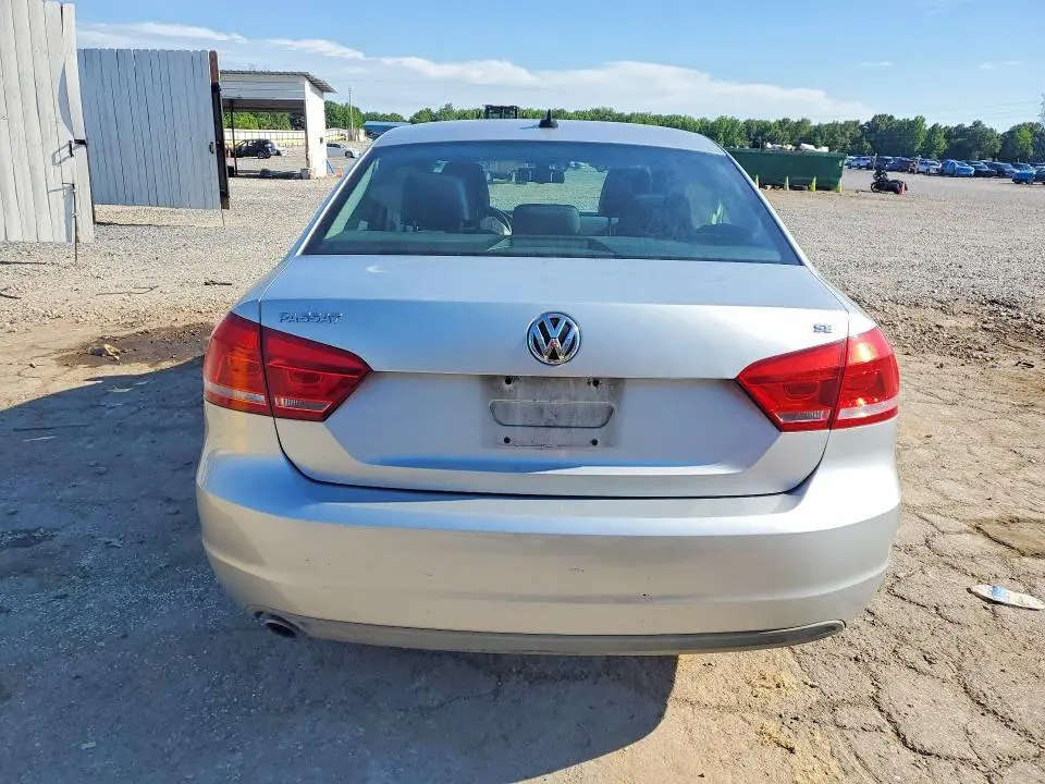 2013 VOLKSWAGEN PASSAT SE  